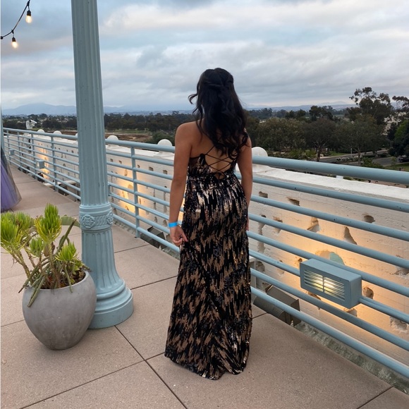 Black and Gold Prom Dress! - Picture 5 of 6